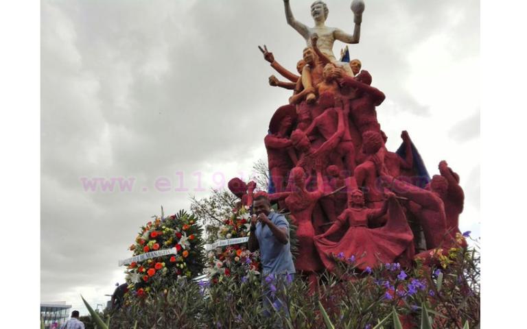 «Tito” Trinidad rinde tributo en memoria del Tri- Campeón Mundial Alexis Argüello