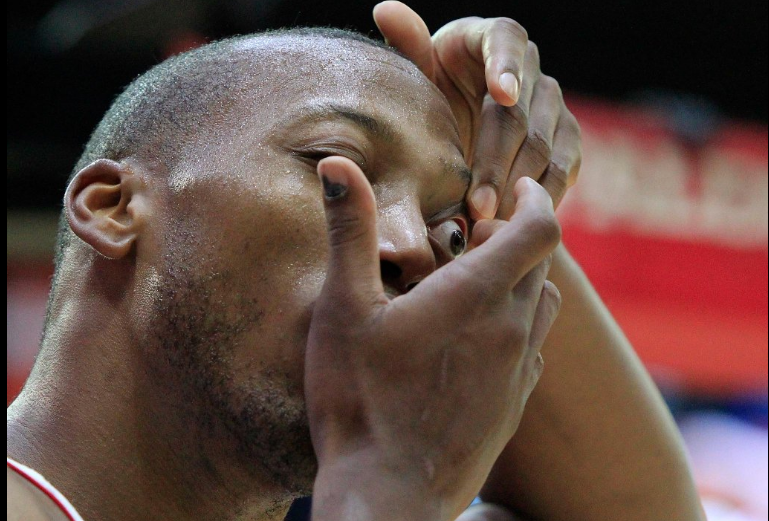 Akil Mitchell: Susto en la NBL por grave lesión ocular