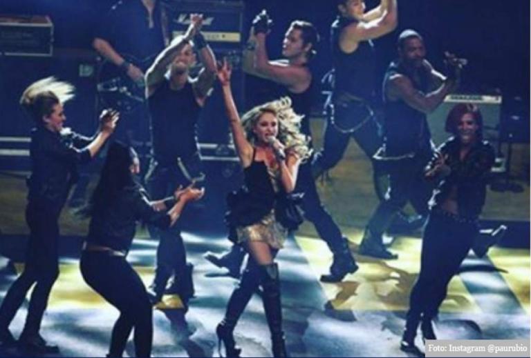 Así fue la caída de Paulina Rubio en concierto (+VIDEO)