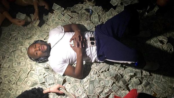 Floyd Mayweather gasta USD 75 millones al año