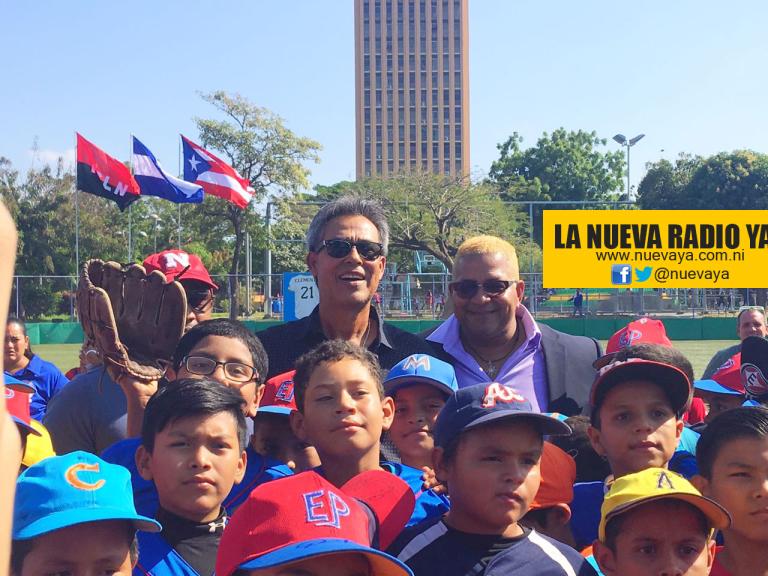 Depositan Ofrenda Floral en PLAVF