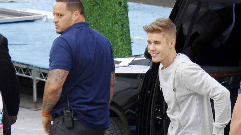 Justin Bieber hizo llorar a una fan que le pidió un autógrafo: «Me das asco»