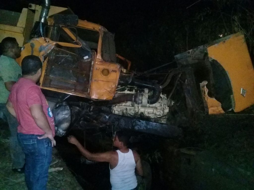 Choque entre camioneta y furgón deja cuantiosas pérdidas materiales en ...