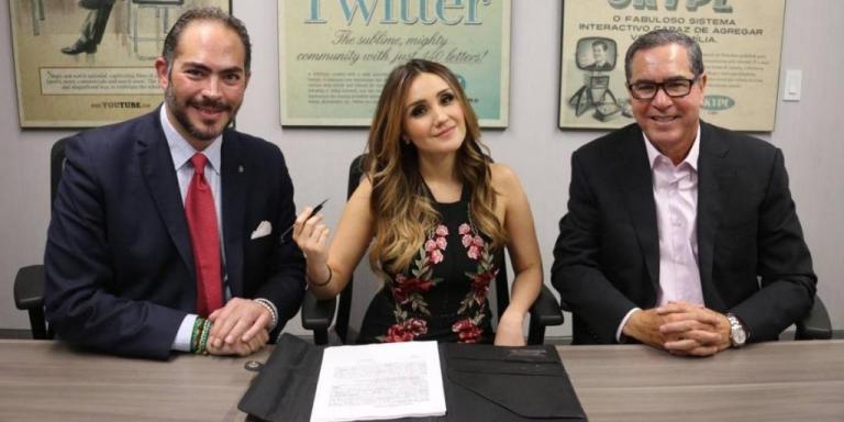 Dulce María deja Televisa y se va a la competencia