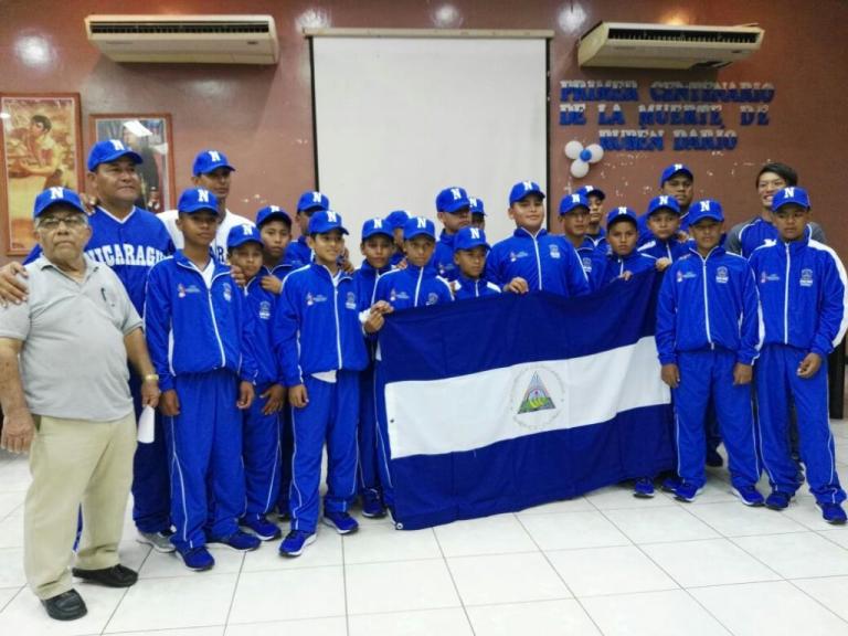Abanderan a Selección Sub-12 de Béisbol