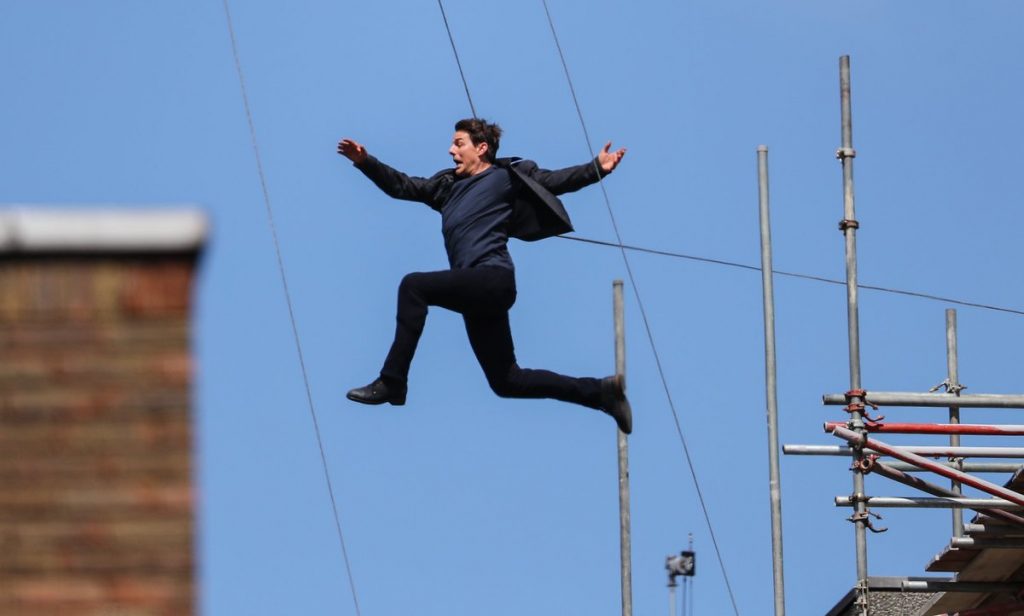 Tom Cruise se recupera tras grave lesión en Misión: Imposible