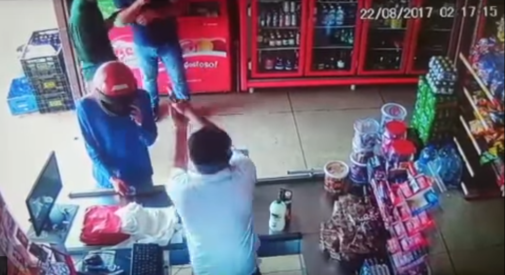 Dos delincuentes mueren en supermercado durante asalto en Brasil