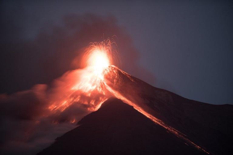 Volcán de Fuego de Guatemala entra en erupción (+VIDEO)