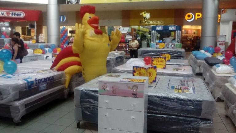 Una vez más El Gallo más Gallo y la mega feria de camas y muebles en Multicentro Las Américas