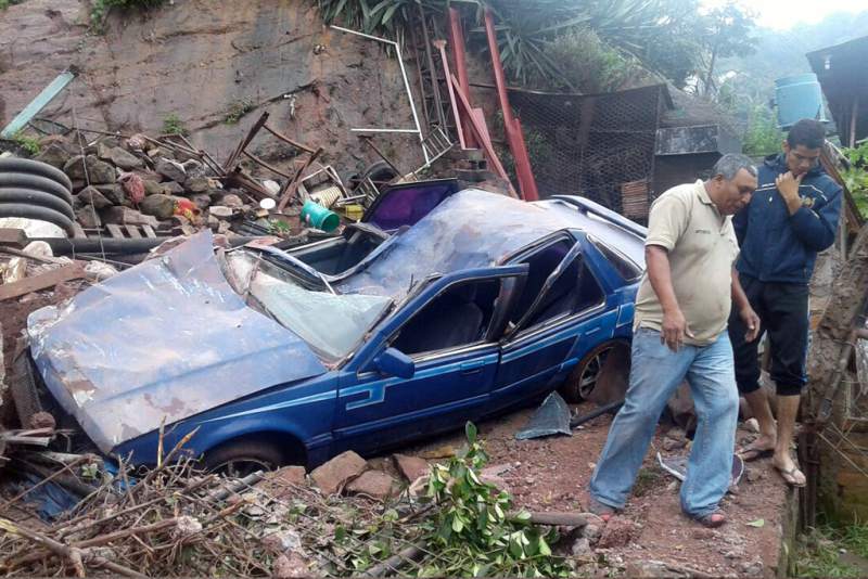 El vehículo quedó convertido en Chatarra. Foto de laprensa.hn