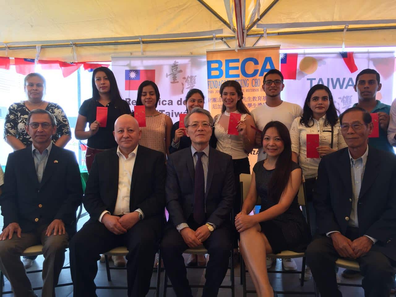 Fundación Tsung Cho-Chang becó a 10 jóvenes nicaragüenses