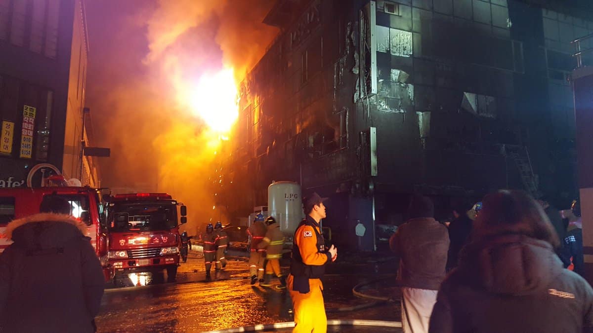 Incendio en Corea Del sur deja 29 muertos