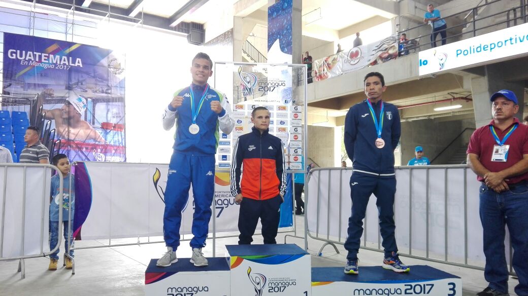 Darwin Martínez, con medalla de plata en los 52 kg