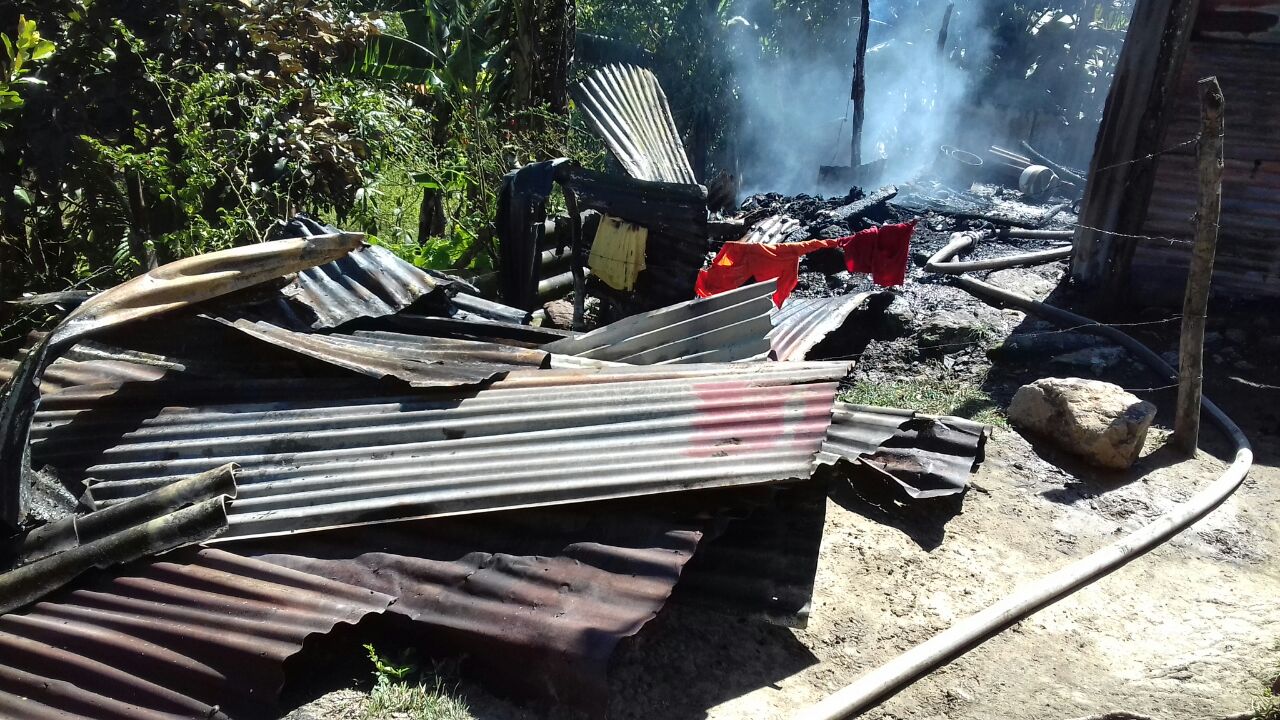 Una mujer dejó varios tizones en un fogón. Cortesía de: Engel Lacayo