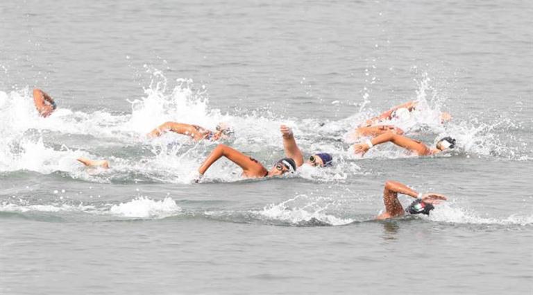 Nicaragüenses impotentes en competencia de aguas abiertas
