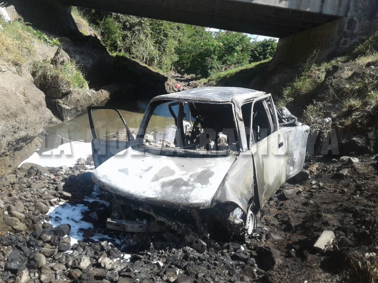 Áreas Amplié fue rescatado por lugareños del interior de la chatarra