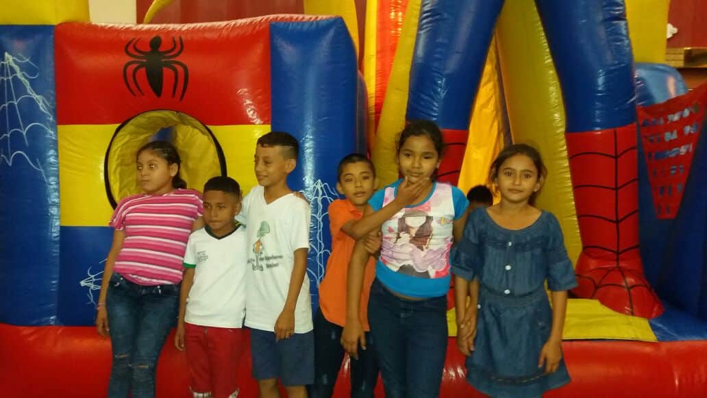 400 niños y niñas junto a sus padres disfrutaron de su fiesta de Fin de Año