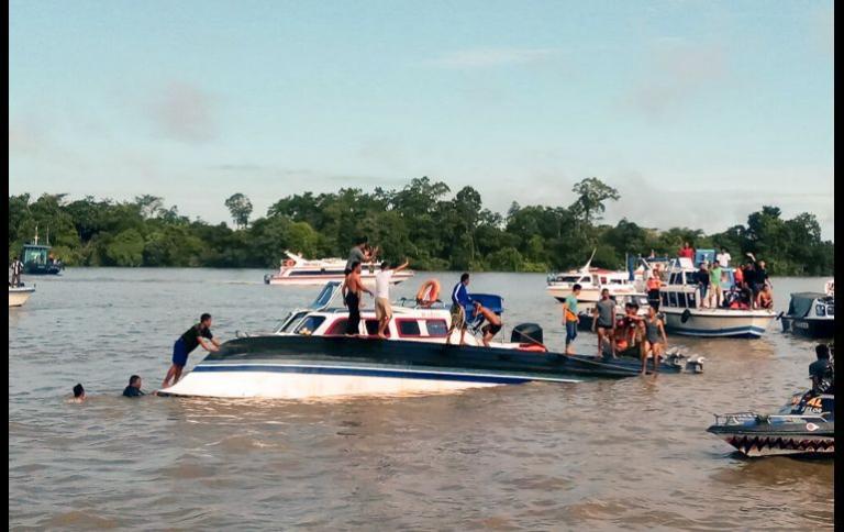 Naufragio en Indonesia deja ocho muertos y varios desaparecidos