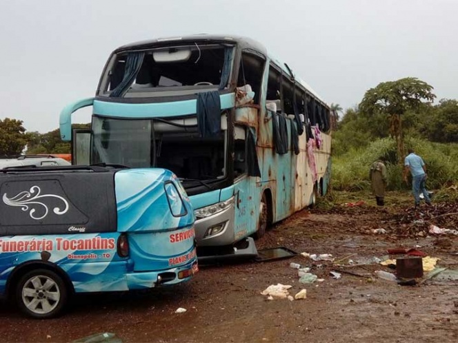 Volcón de bus dejó 7 muertos en Brasil