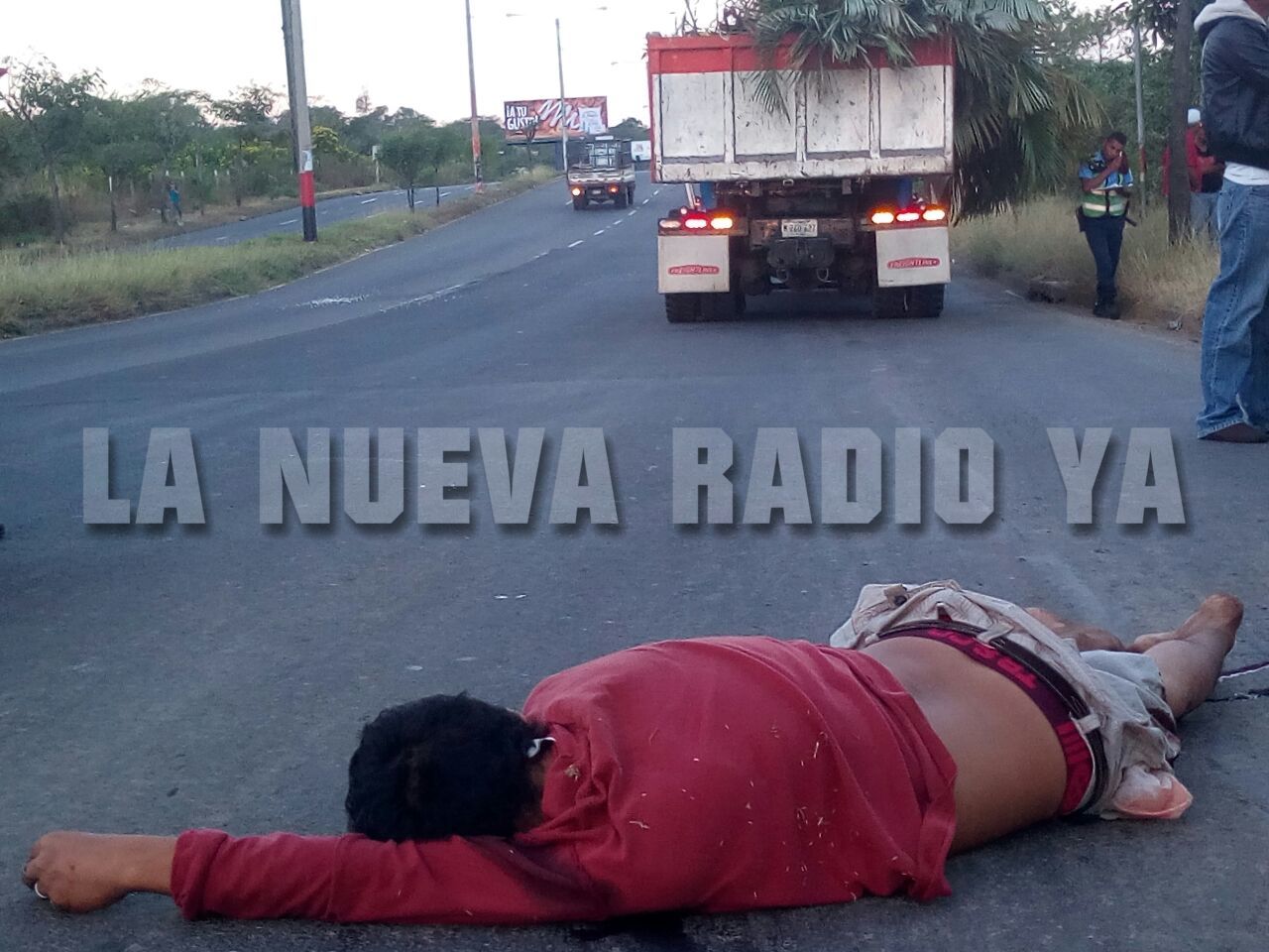 El indigente vestía únicamente una sudadera color rojo y un short