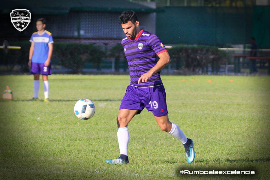 Juan Barrera fue presentado y entrenó hoy con Metropolitanos F.C.