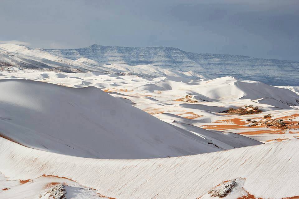 Imágenes de la nieve en el desierto del Sahara