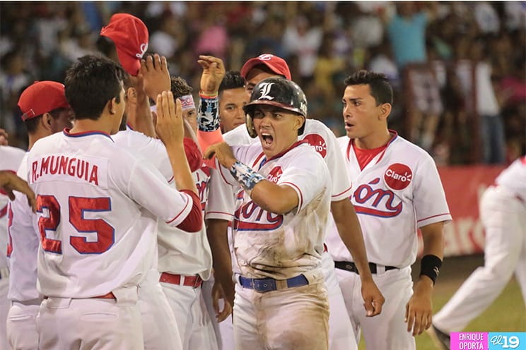 El Equipo de León, Pomares, Foto Enrique Oporta