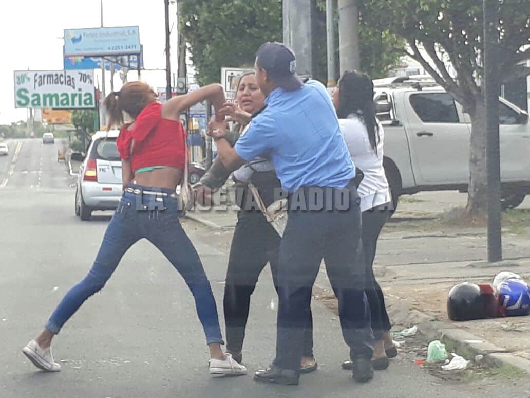 Momento en que eran detenidos