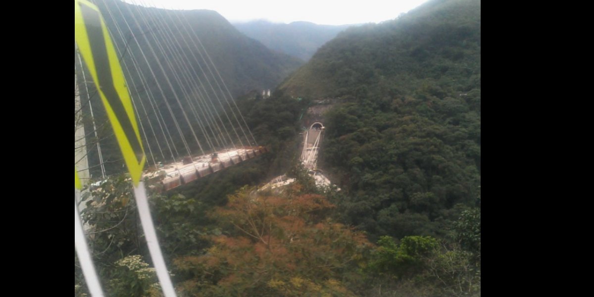 Desplome de puente en Colombia deja 9 muertos