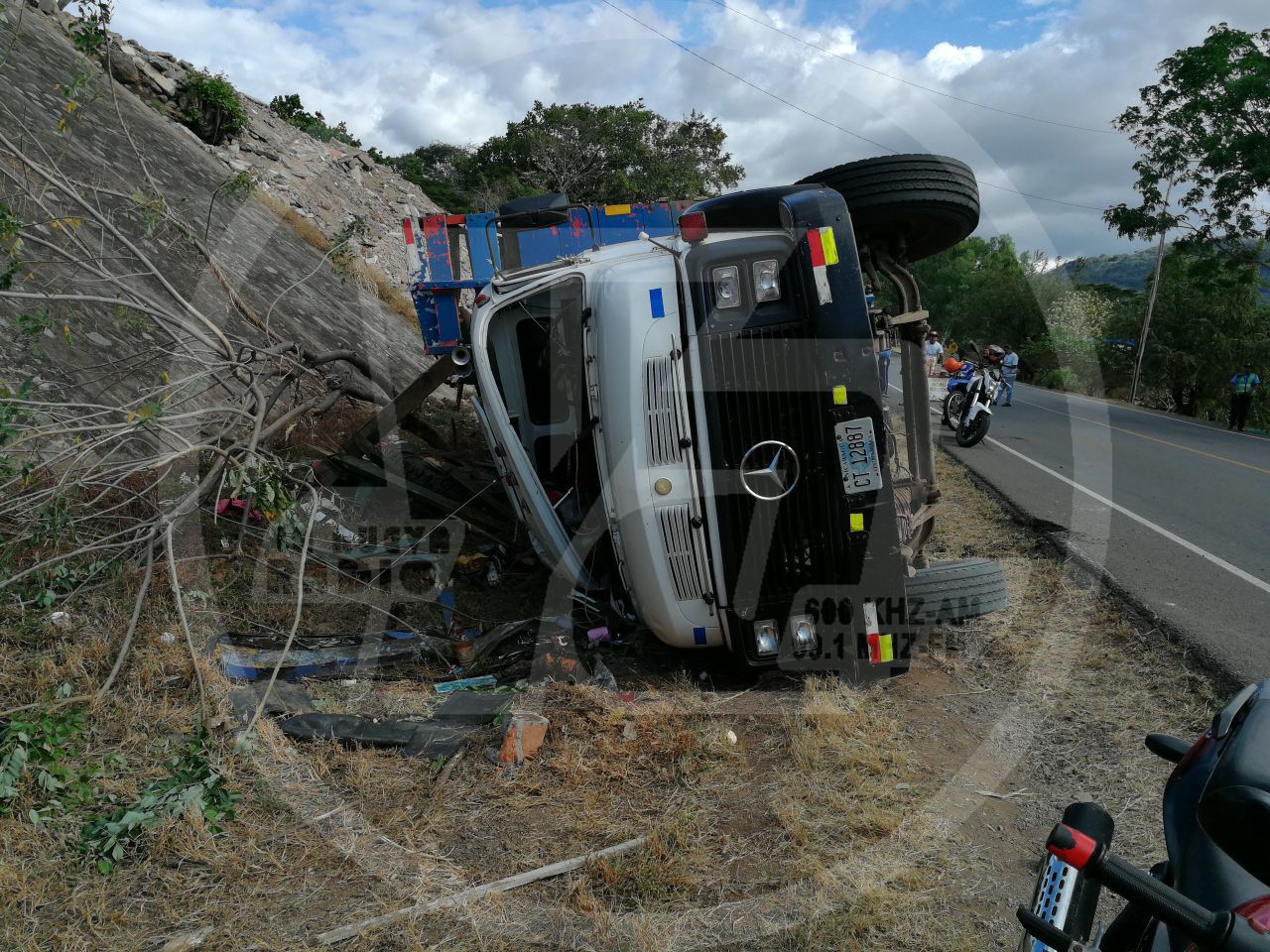 El pesado vehículo sufrió fallas mecánicas derivando en el accidente