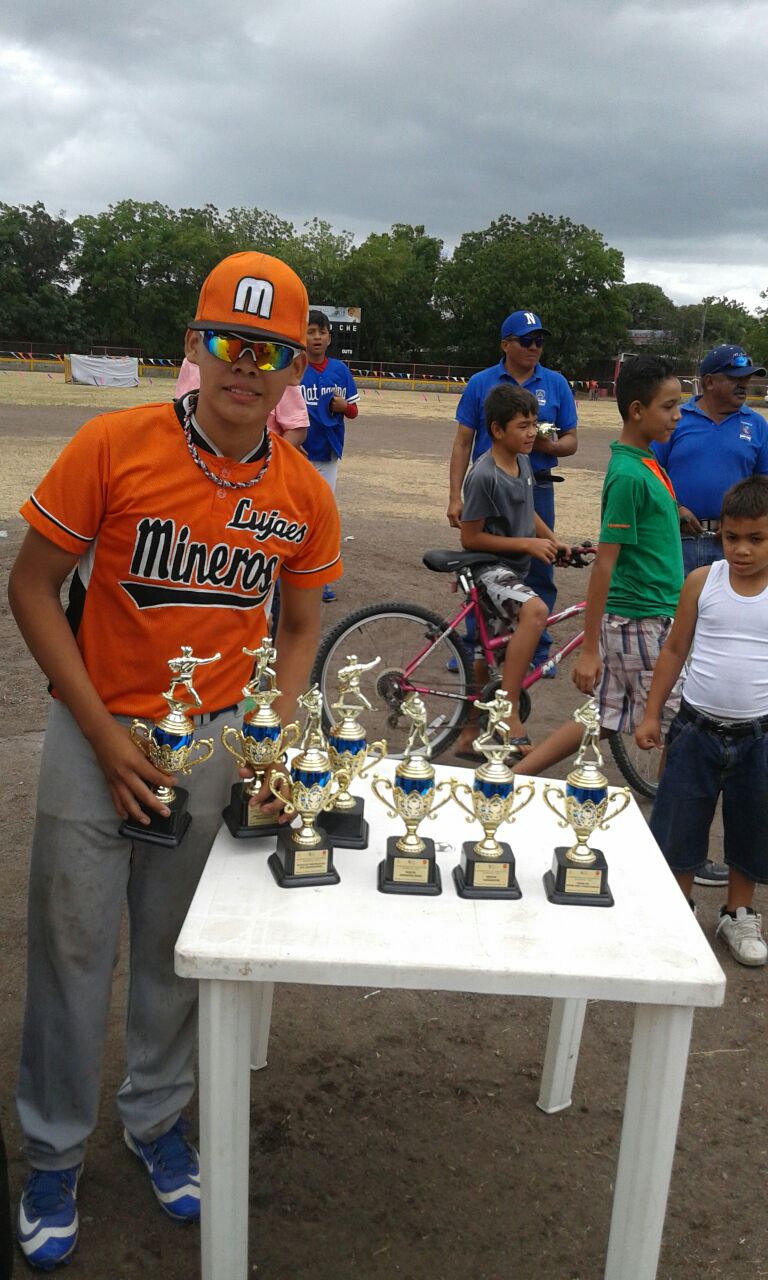 Jerald Bravo y sus siete premios individuales