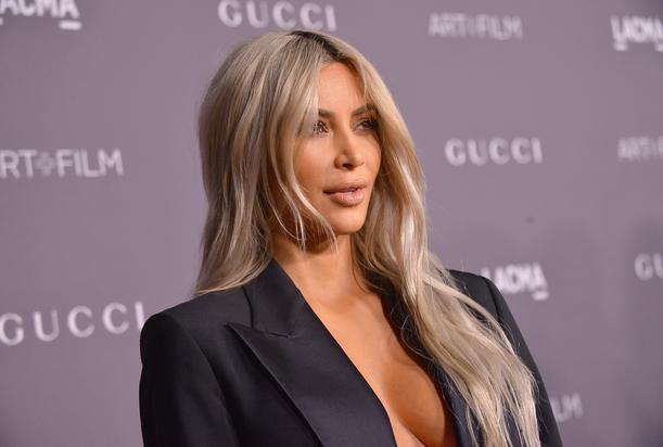 Kim Kardashian dejó que su hija le tomará una foto en topless