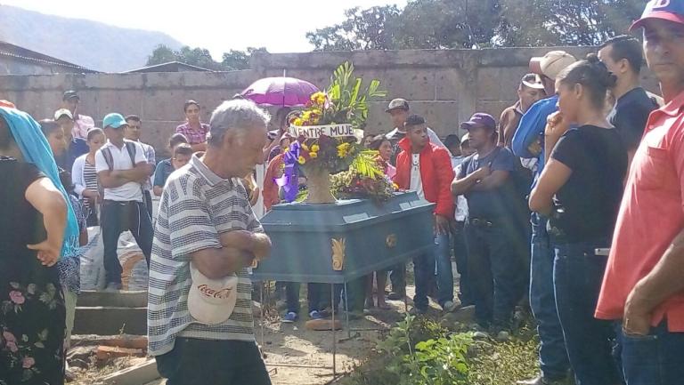 Sepultan en cementerio de la Trinidad, a esteliana asesinada por su ex compañero de vida