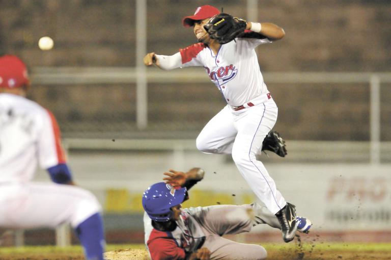 Jorge con los Dantos y Wilbert Bucardo de regreso a León en el Pomares