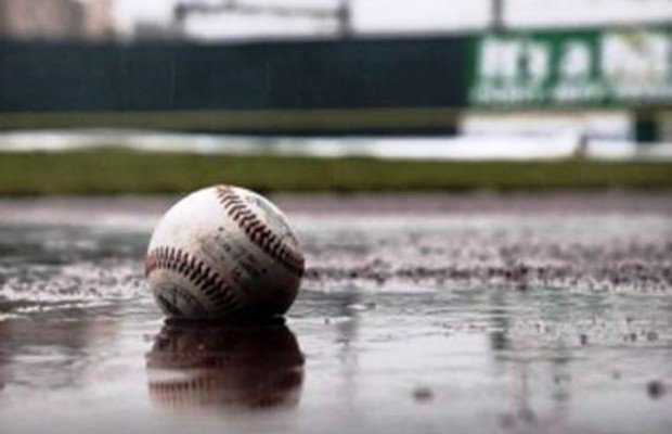 Juego beisbol suspendido por lluvia