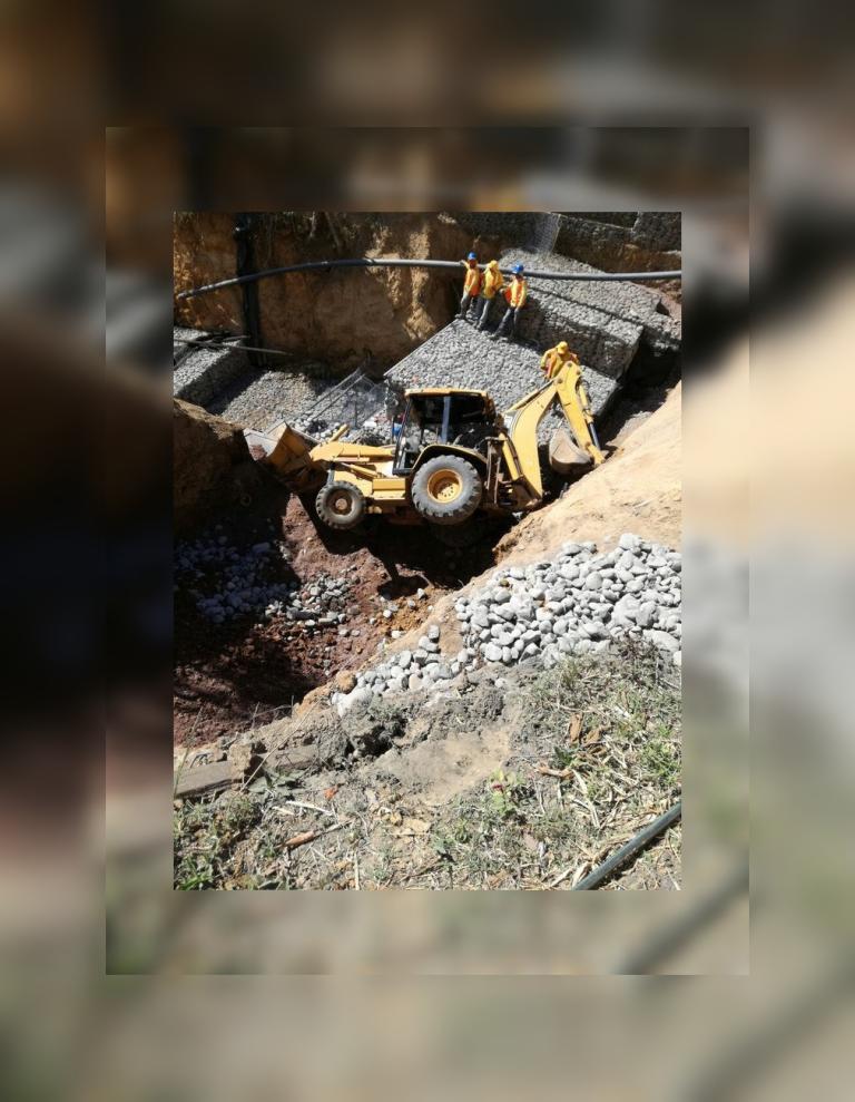 Nicaragüense muere aplastado por una retroexcavadora en Costa Rica