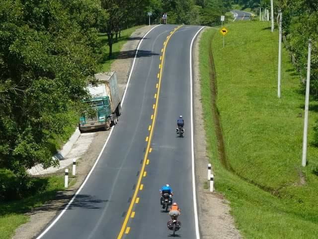 Jinoteganos celebran construcción de carreteras