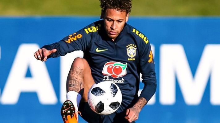 Neymar entrena con Brasil por primera vez