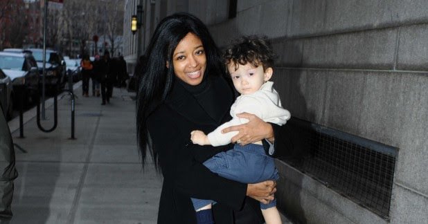 La ex conejita Playboy Stephanie Adams y su hijo