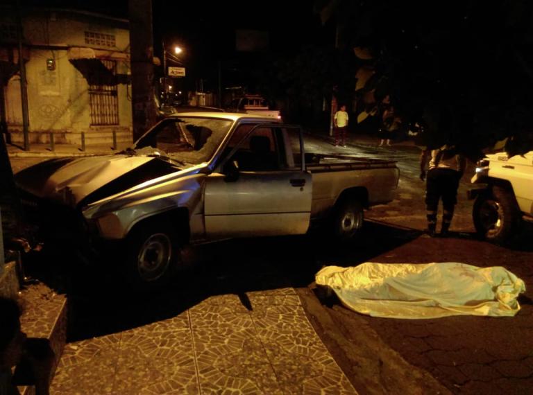 Joven muere tras recibir una estocada mortal y estrellar su camioneta, en Estelí