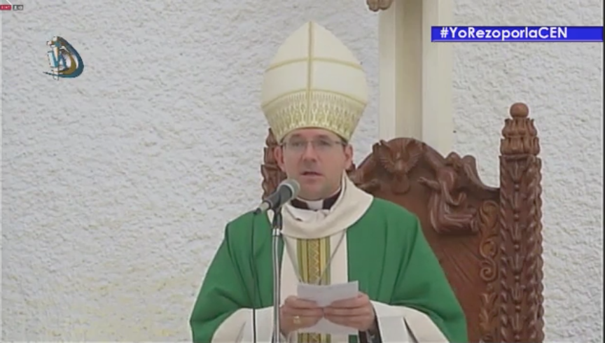 Monseñor Waldemar Stanilaw Sommertag durante su homilía este Domingo en la Catedral de Managua