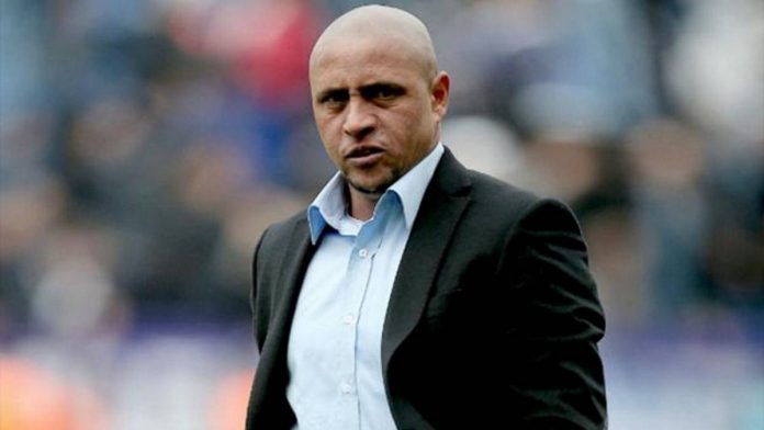 El lateral brasileño Roberto Carlos