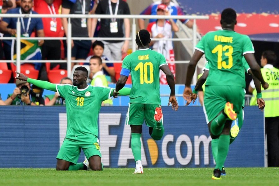 Senegal vence a Polonia