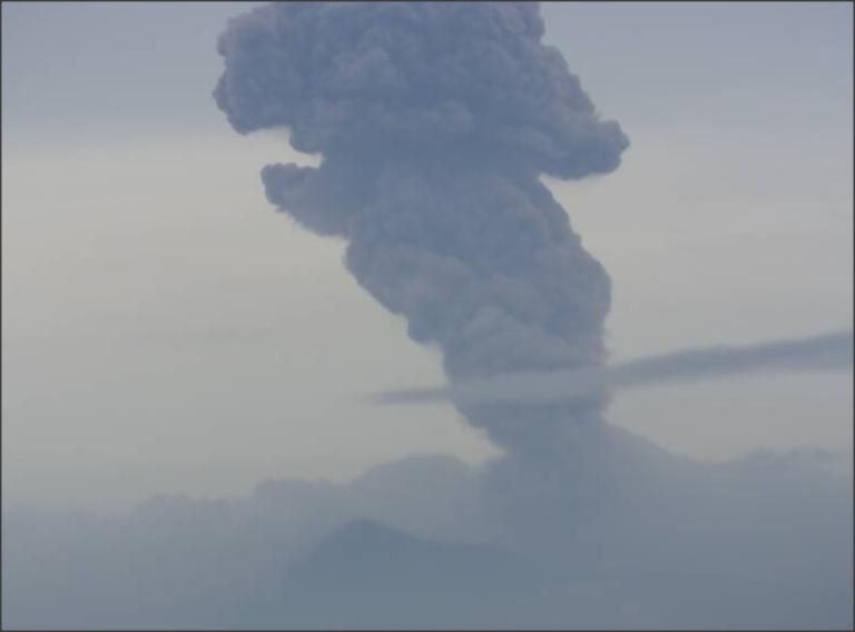 Volcán Telica expulsa gases y cenizas esta mañana