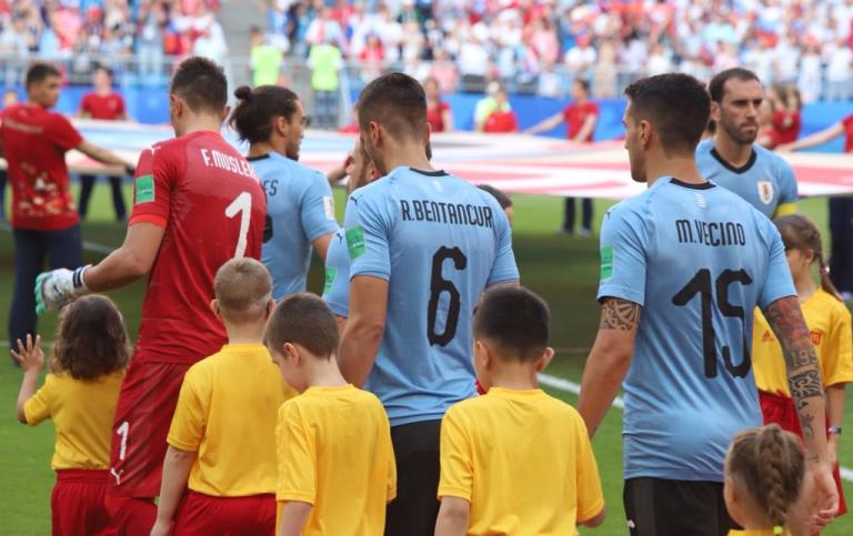 Uruguay rescata un empate en Wembley y se prepara para Argelia