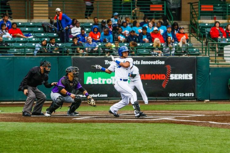 Omar Obregón sigue como líder de bateo de la Frontier League