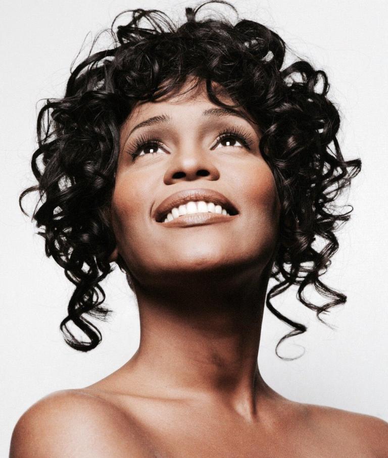 Hoy cumpliría 55 años Whitney Houston. Una voz que se apagó hace 6 años