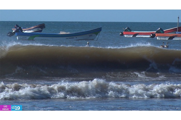 Advierte por altas olas en el Pacífico de Nicaragua