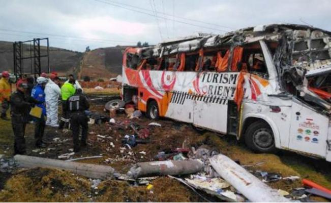 5 muertos en un accidente de bus en Ecuador. Foto Diario El comercio