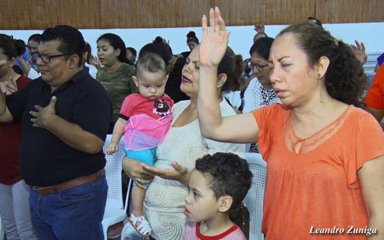 Iglesias evangélicas de Managua celebran el 449 aniversario de la traducción de la biblia al castellano
